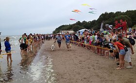&bdquo;Beglobio lenktynės&ldquo; ir kitos linksmybės Karklės muzikos festivalyje