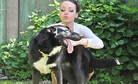 Evelina Anusauskaitė ir jos priglausta kalytė Juma &ndash; jau pusę metų kartu