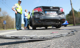 Vilniuje susidūrė trys automobiliai, nukentėjo moteris