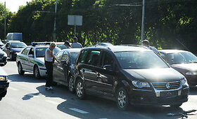 Vilniuje susidūrė trys automobiliai, nukentėjo žmogus