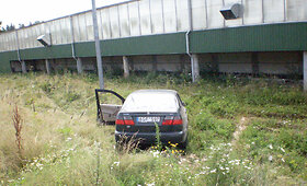 Vilniaus rajone girto vairuotojo automobilis trenkėsi į angarą