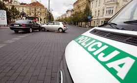 Prie&scaron;ais Katedros aik&scaron;tę Vilniuje susidūrė du automobiliai, nukentėjo moteris