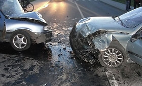 Jaunas vairuotojas Tel&scaron;iuose taranavo teisėjos automobilį, sužaloti trys žmonės