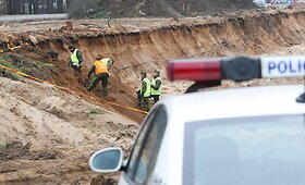 Vilniaus pakra&scaron;tyje i&scaron;minuotojai dvi dienas i&scaron; žemės traukė sprogmenis