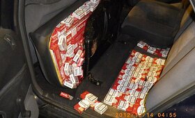 Du baltarusiai automobilyje i&scaron;slapstė beveik 12 dėžių cigarečių