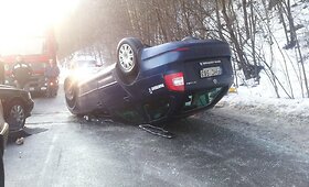 Apvirtus automobiliui Vilniuje nukentėjo žmogus