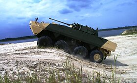 Lenkijos kariuomenė gaus per 300 naujų &scaron;arvuočių &bdquo;Rosomak&ldquo;