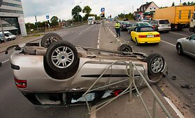 Apvirtus automobiliui Vilniuje nukentėjo žmogus