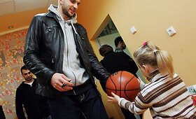 Kleiza lankėsi vaikų namuose