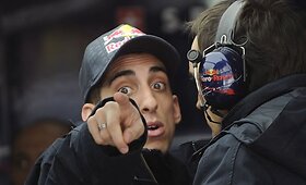 S.Buemi ir bolidas po avarijos per treniruotę