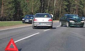 Ma&scaron;ina partrenkė &scaron;luotos pirkėją