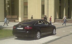 &bdquo;Audi&ldquo; ant &scaron;aligatvio prie Seimo rūmų