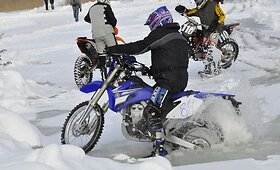 Motokroso varžybos Neveronyse ant ledo