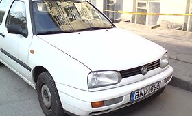 &bdquo;Mercedes&ldquo; ir &bdquo;VW Passat&ldquo; prie VRM poliklinikos
