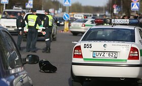 Motociklo avarija, kurią galimai sukėlė &scaron;uo