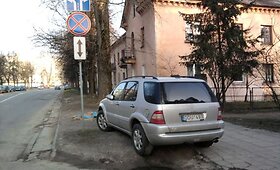 Įžūlus visureigio vairuotojo įprotis