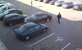Įdomiai paliktas &bdquo;Lexus&ldquo; automobilis