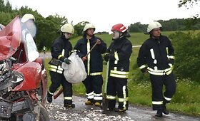 &bdquo;Renault&ldquo; ir sunkvežimio &bdquo;Scania&ldquo; kaktomu&scaron;a užmiestyje