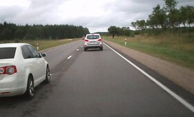 &bdquo;VW Jetta&ldquo; vairuotojo elgesys užmiesčio kelyje