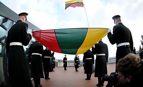 Gedimino pilyje suplevėsavo nauja vėliava