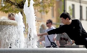 Saulėje &scaron;vytintis Vilnius nudžiugino užsienio turistus