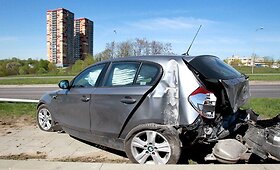 &bdquo;Subaru&ldquo; ir BMW avarija Pilaitės prospekte