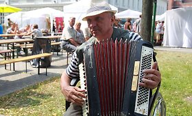 Jūros &scaron;ventės svečius linksmina gatvės muzikantai