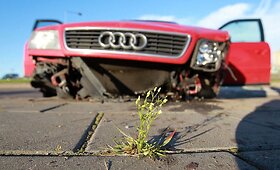 Po susidūrimo su vilkiku Vilniuje nuo kelio nuskriejo &bdquo;Audi&ldquo; ir &bdquo;Toyota RAV4&ldquo;