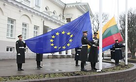 Vėliavų pakėlimo ceremonija