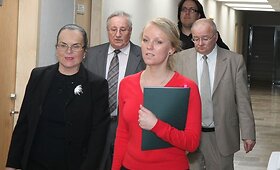 Retėja kandidatų į prezidentus gretos
