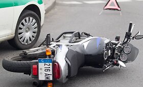 Vilniuje susidūrė motociklas ir &bdquo;Audi&ldquo;