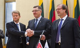 Socialdemokratai, &bdquo;darbiečiai&ldquo; ir &bdquo;tvarkiečiai&ldquo; pasira&scaron;ė koalicijos sutartį