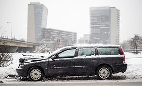 Vilniaus centre savaime užsidegė automobilis &bdquo;Volvo&ldquo;