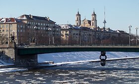 Saulė sostinėje prana&scaron;auja pavasarį