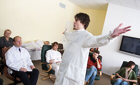 Operos &bdquo;Faustas&ldquo; kūrėjai premjerai ruo&scaron;iasi psichiatrinėje ligoninėje
