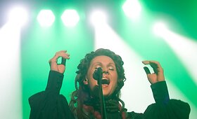 Aistė Smilgevičiūtė ir grupė &bdquo;Skylė&ldquo; tęsia tradiciją koncertu pagerbti lygiadienį