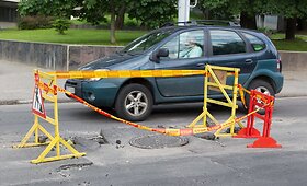 Sostinėje Vilniaus gatvėje atsivėrė smegduobė