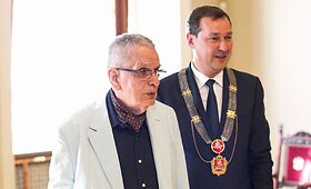 Tomui Venclovai rotu&scaron;ėje suteiktas Vilniaus miesto garbės piliečio vardas