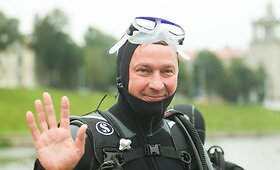 Artūras Zuokas nardė Neryje