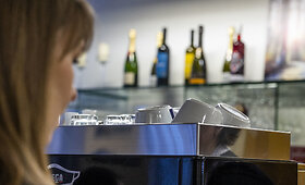 Seimo kavinėje pradėta prekiauti alkoholiu