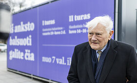 Valdas Adamkus balsavo i&scaron;ankstiniame II savivaldos rinkimų ture