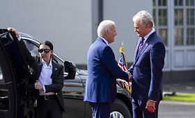 Gitanas Nausėda prezidentūros kieme susitiko su Joe Baidenu