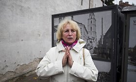 I&scaron; Vilniaus Pilies gatvės pradžios suvenyrų kioskai i&scaron;kelti prie Au&scaron;ros vartų