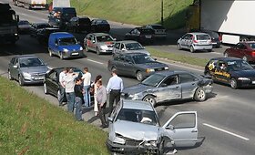 Penkių automobilių avarija