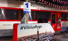 I&scaron;lydėtas pirmasis traukinys i&scaron; Vilniaus į Rygą