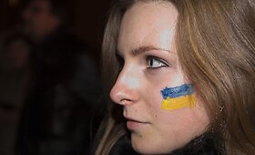 De&scaron;imtys jaunuolių Vilniuje prie ambasados i&scaron;rei&scaron;kė paramą Ukrainos protestuotojams