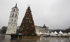 Vilniaus Katedros aik&scaron;tėje kuriasi Kalėdų miestelis