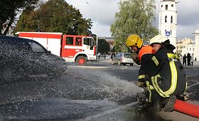Ugniagesių pratybos Vilniaus &scaron;irdyje