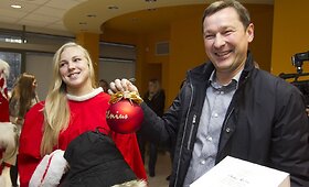Rūtos Meilutytės labdaros ir paramos fondo surinktos dovanos i&scaron;keliavo Vilniaus &scaron;eimoms