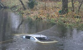 Vilniuje nuskendo lengvasis automobilis